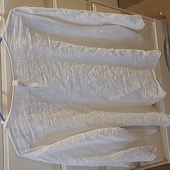 NWT Melissa McCarthy White Gauzy style top with decorative trim on shoulders - Picture 3 of 3